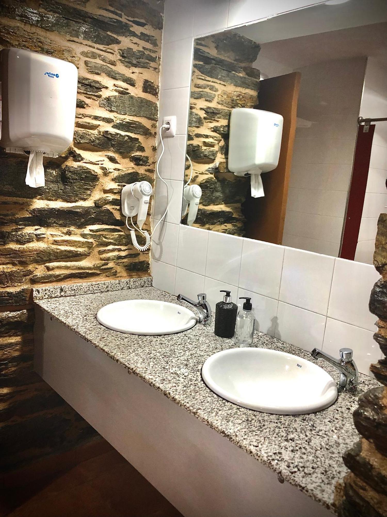 Albergue Fillobal Vilar  Rum bild