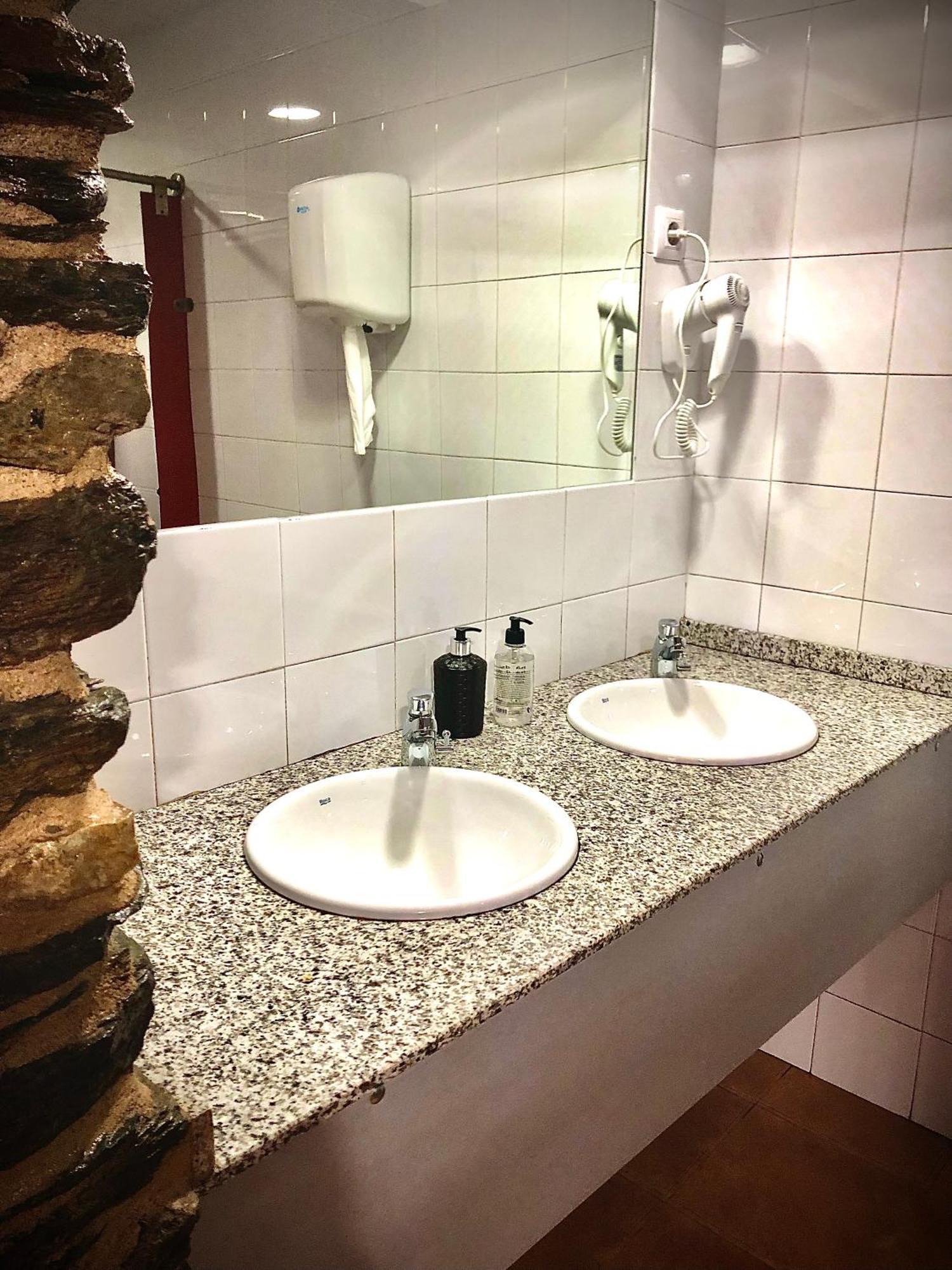 Albergue Fillobal Vilar  Rum bild
